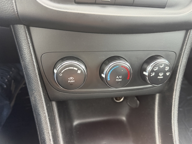 2013 Dodge Avenger SE - Photo 16