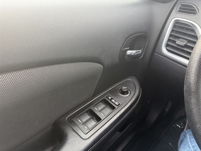 2013 Dodge Avenger SE - Photo 18
