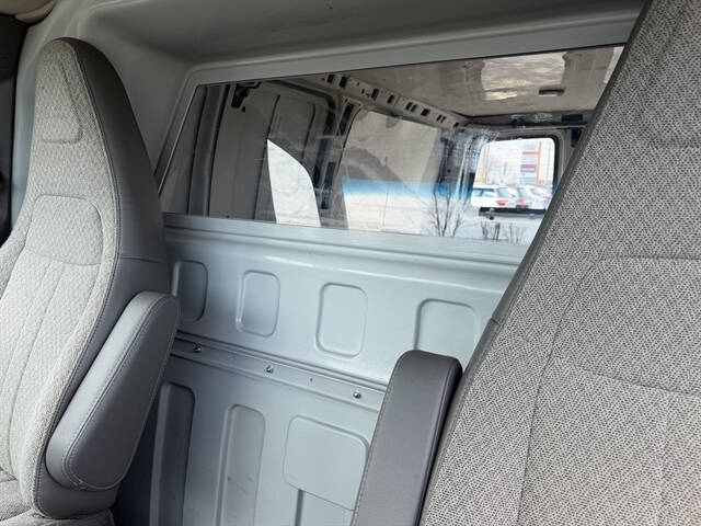 2021 Chevrolet Express Cargo Work Van - Photo 9