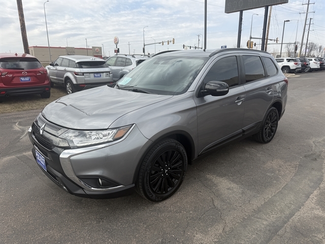 2020 Mitsubishi Outlander LE