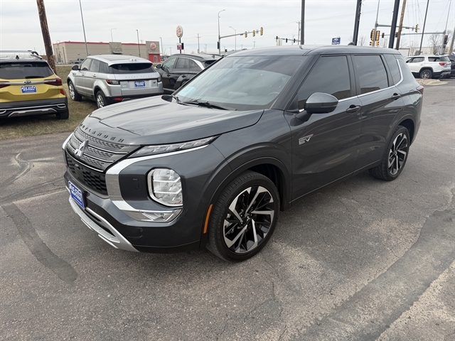 2025 Mitsubishi Outlander Plug-in Hybrid SE S-AWC's photo