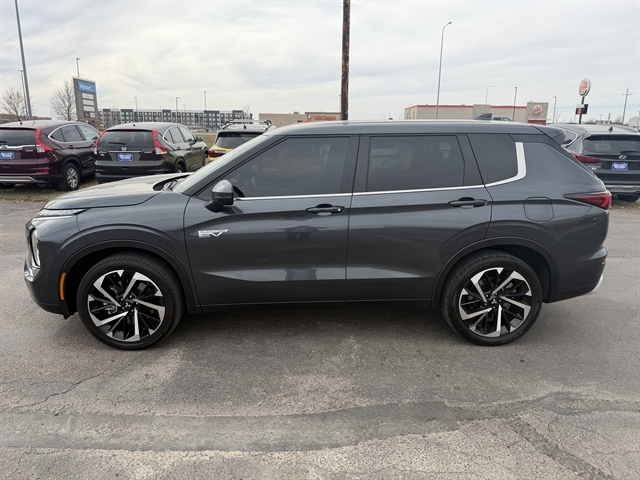 2025 Mitsubishi Outlander Plug-in Hybrid SE S-AWC's photo