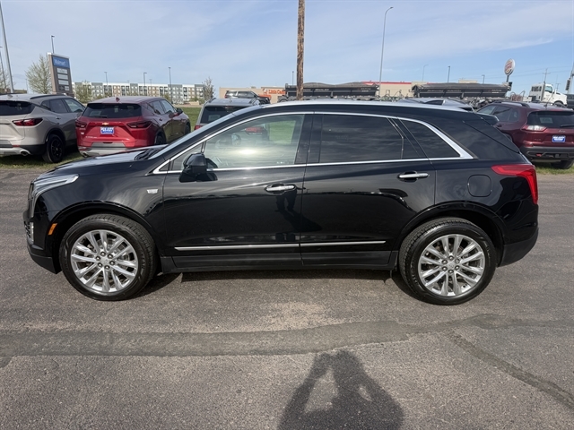 2017 Cadillac XT5 AWD Platinum's photo