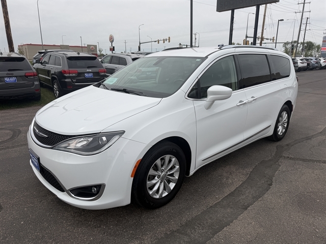 2018 Chrysler Pacifica Touring L's photo