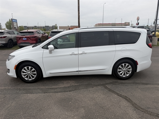 2018 Chrysler Pacifica Touring L's photo