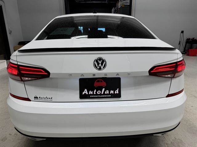 2021 Volkswagen Passat 2.0T R-Line photo 4