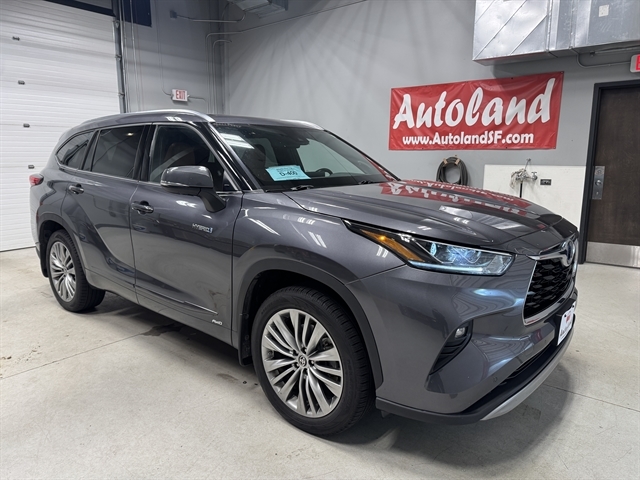 2021 Toyota Highlander Platinum's photo