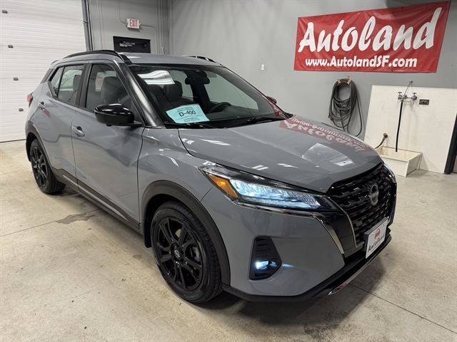 2022 Nissan Kicks SR's photo