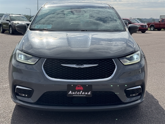 2022 Chrysler Pacifica Hybrid Touring L Hybrid's photo