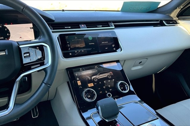 2023 Land Rover Range Rover Velar R-Dynamic S photo 9