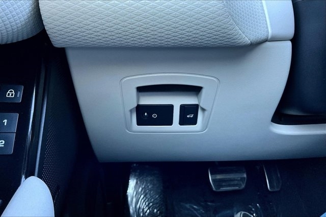 2023 Land Rover Range Rover Velar R-Dynamic S photo 16