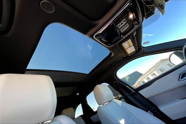 2023 Land Rover Range Rover Velar R-Dynamic S photo 26