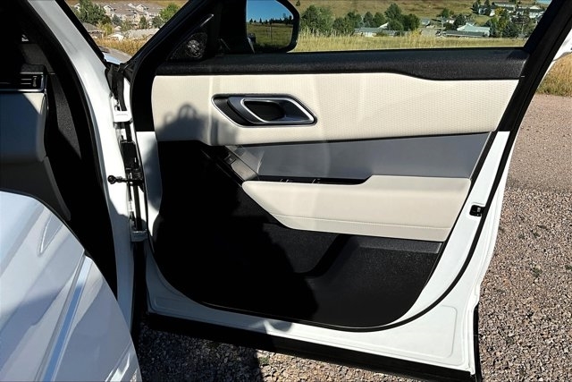 2023 Land Rover Range Rover Velar R-Dynamic S photo 27