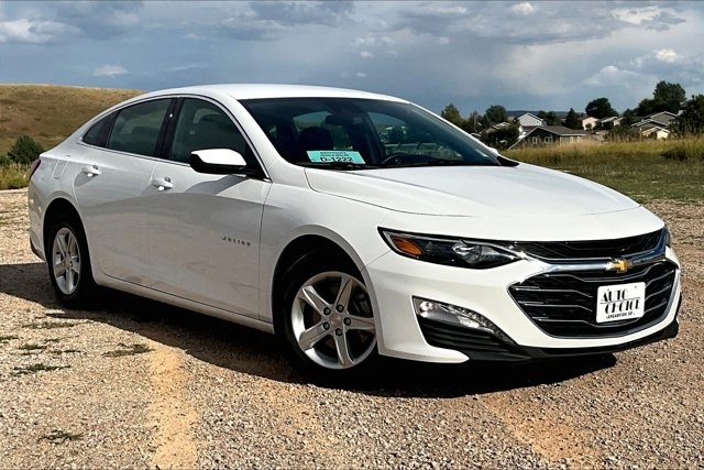 2024 Chevrolet Malibu 1LT photo 3