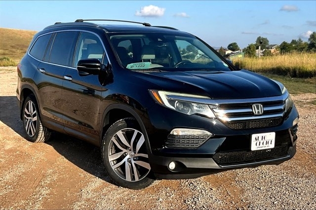 2017 Honda Pilot Touring photo 3