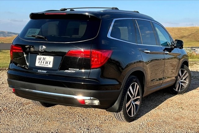 2017 Honda Pilot Touring photo 5