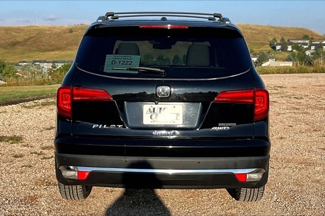 2017 Honda Pilot Touring photo 6