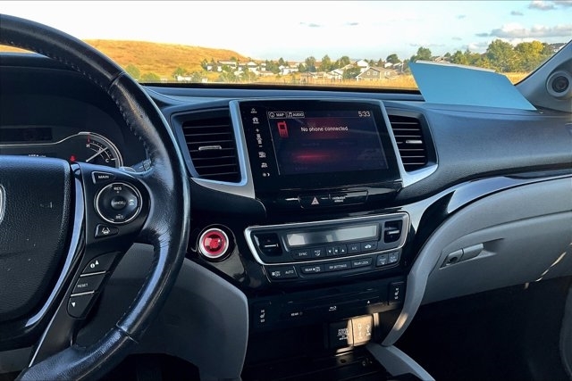2017 Honda Pilot Touring photo 9