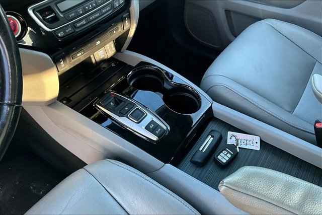 2017 Honda Pilot Touring photo 18