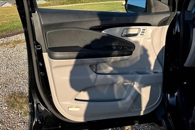 2017 Honda Pilot Touring photo 19