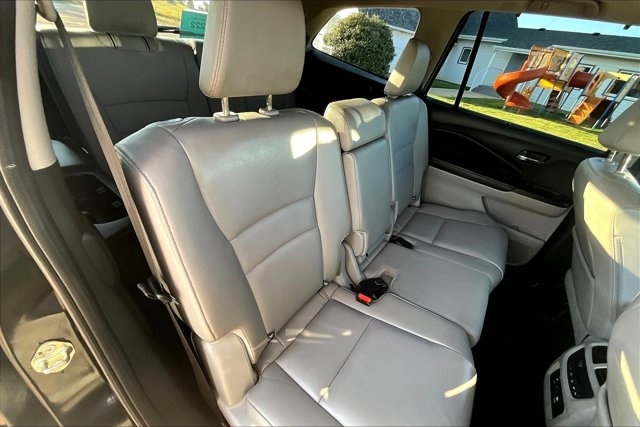 2017 Honda Pilot Touring photo 24