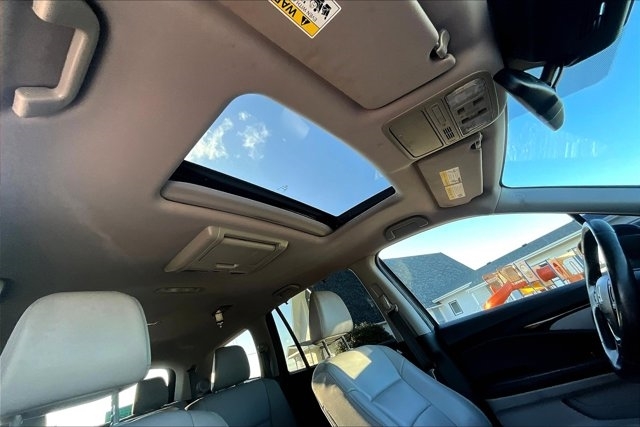 2017 Honda Pilot Touring photo 26