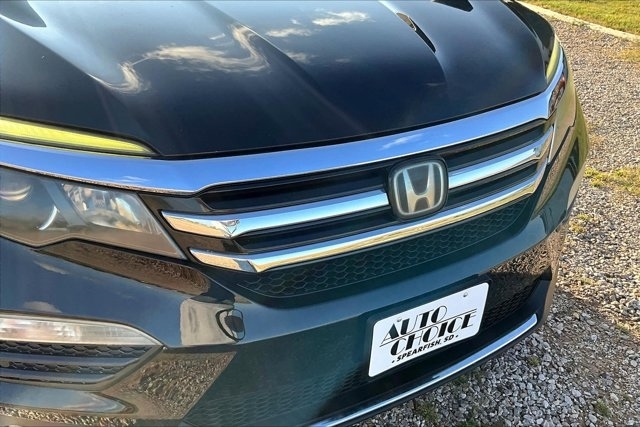 2017 Honda Pilot Touring photo 29