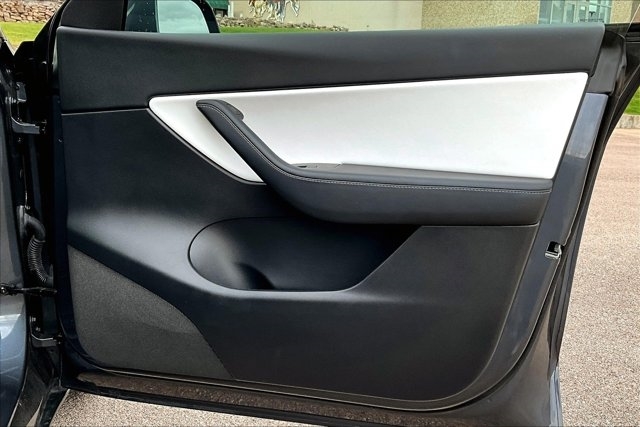 2021 Tesla Model Y Long Range photo 24