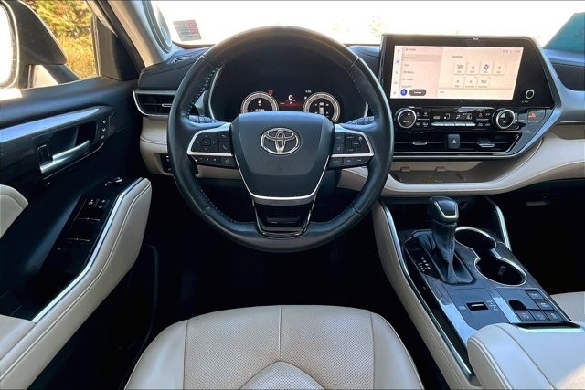 2023 Toyota Highlander Hybrid Platinum photo 8