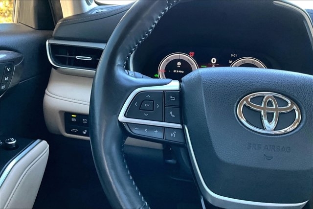 2023 Toyota Highlander Hybrid Platinum photo 11