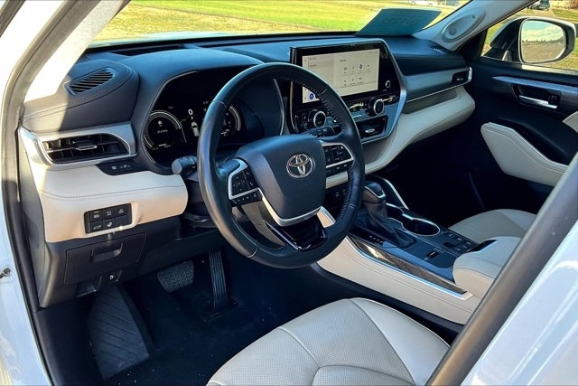2023 Toyota Highlander Hybrid Platinum photo 17