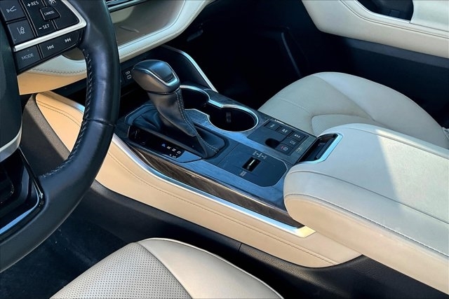2023 Toyota Highlander Hybrid Platinum photo 18