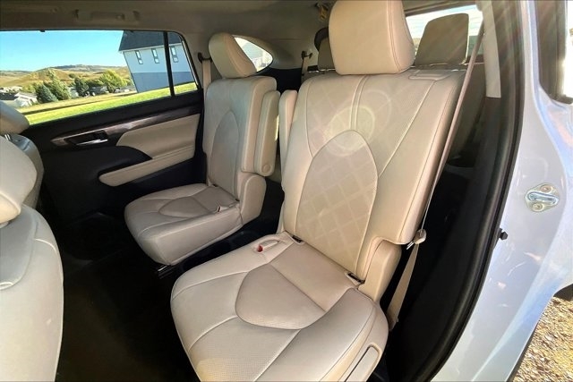2023 Toyota Highlander Hybrid Platinum photo 21