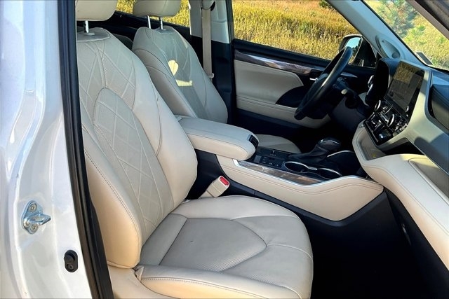 2023 Toyota Highlander Hybrid Platinum photo 28
