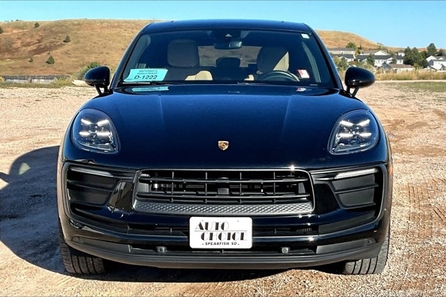 2022 Porsche Macan photo 2