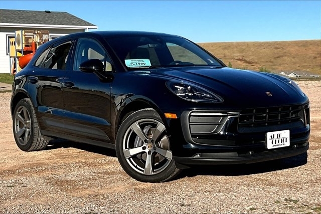 2022 Porsche Macan photo 3