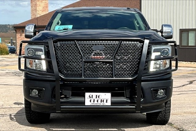 2017 Nissan Titan SL PRO-4X photo 2