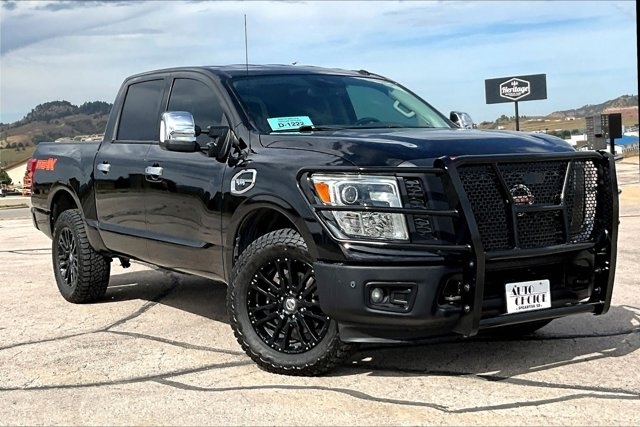2017 Nissan Titan SL PRO-4X photo 3