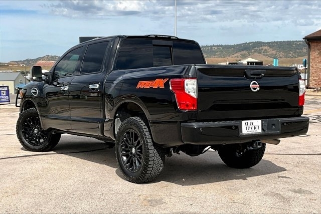 2017 Nissan Titan SL PRO-4X photo 4