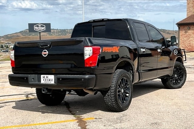 2017 Nissan Titan SL PRO-4X photo 5