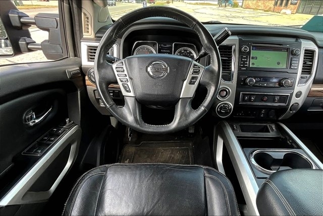 2017 Nissan Titan SL PRO-4X photo 8