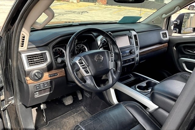 2017 Nissan Titan SL PRO-4X photo 16