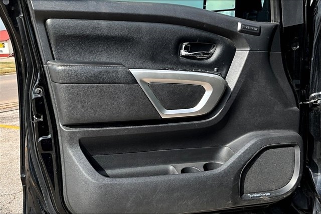 2017 Nissan Titan SL PRO-4X photo 18