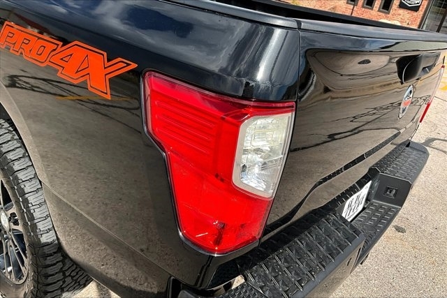 2017 Nissan Titan SL PRO-4X photo 21
