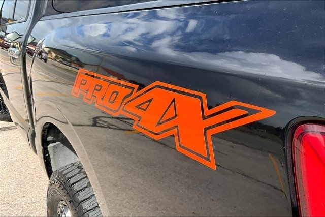 2017 Nissan Titan SL PRO-4X photo 22