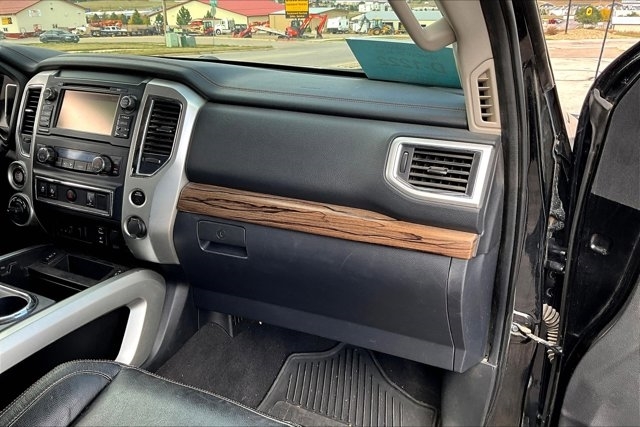 2017 Nissan Titan SL PRO-4X photo 24