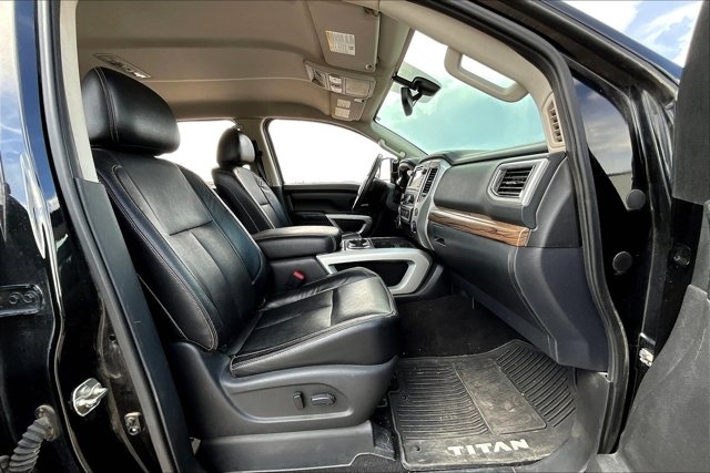 2017 Nissan Titan SL PRO-4X photo 25