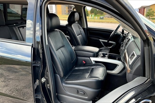 2017 Nissan Titan SL PRO-4X photo 27