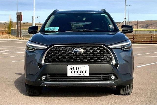 2025 Toyota Corolla Cross XLE photo 2