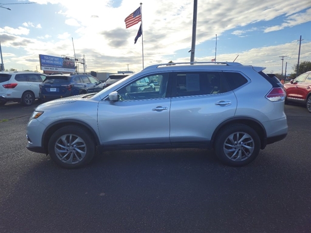 2015 Nissan Rogue S photo 2